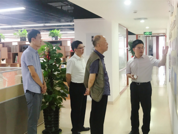 普陀区司法局党委副书记、纪委书记、区律师行业党委书记何榕军一行莅临我所检查指导工作